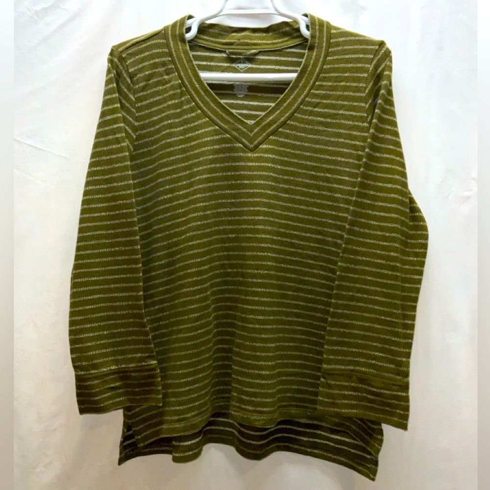 NWT Women’s St. John’s Bay Long Sleeve V-Neck Lightweight Sweater Olive - XL